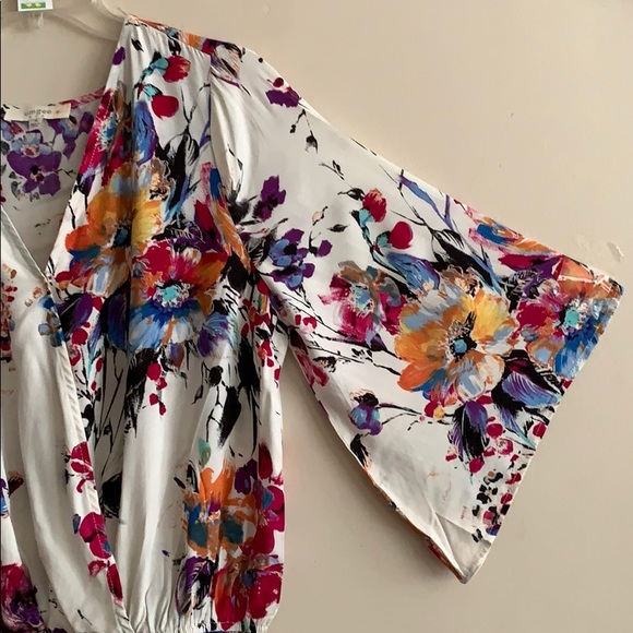 New Umgee floral romper w/ pockets - Picture 4 of 8